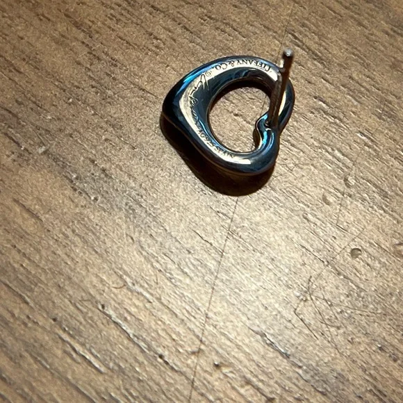 Tiffany & Co. Elsa Peretti Silver Heart Earrings - Picture 14 of 15